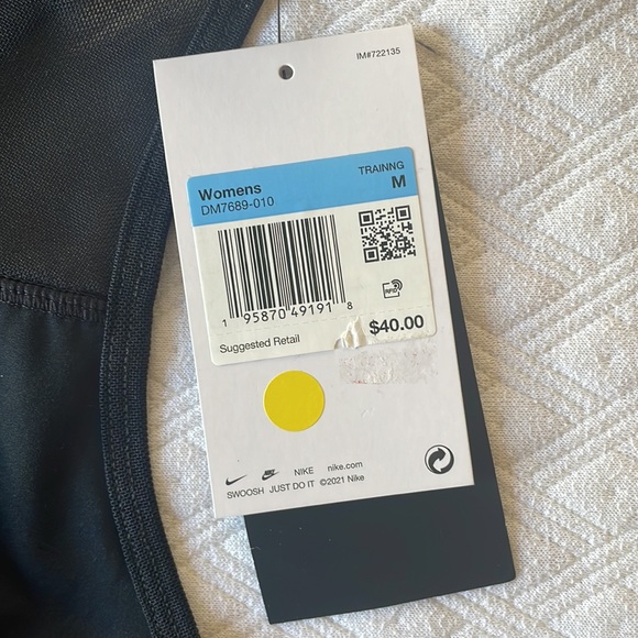 NWT Nike Pro Dri-FIT Cropped Graphic Training Top in Black Medium - Picture 7 of 9